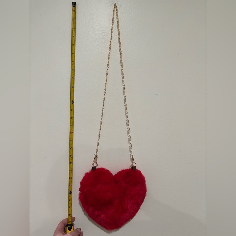 Heart-Shaped Faux Fur Crossbody Bag - Red - Picture 9 of 10